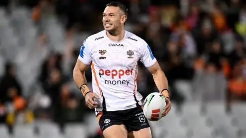 Super League-linked NRL star offered to clubs again in bizarre agent email