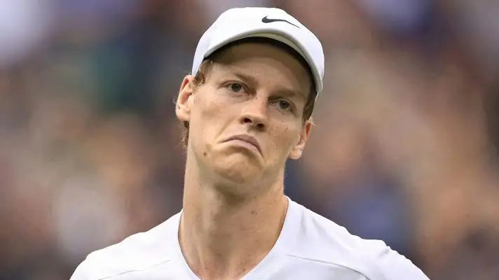 Jannik Sinner playing at Wimbledon