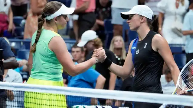 Jelena Ostapenko and Iga Swiatek at the US Open