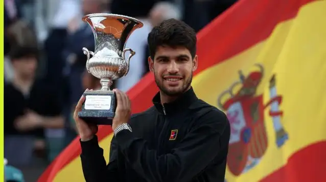 Carlos Alcaraz with the Rome trophy