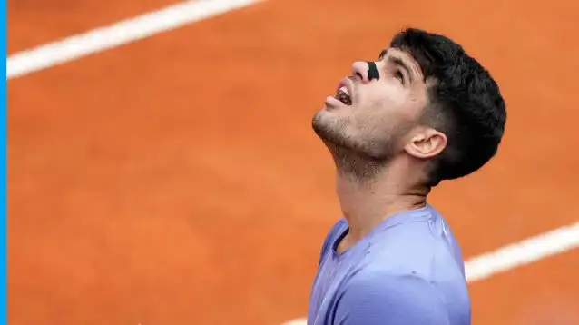 Pictured: Carlos Alcaraz looking up