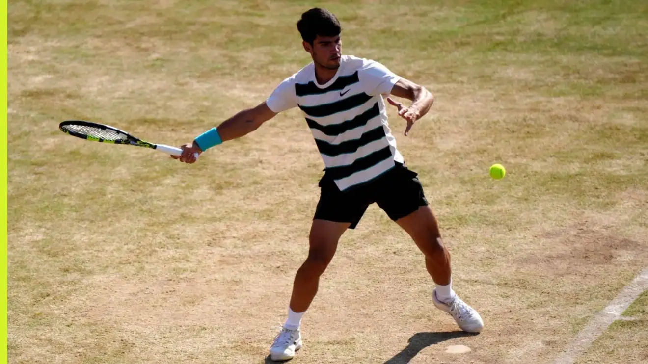 Carlos Alcaraz in action at the Queen's Club Championships