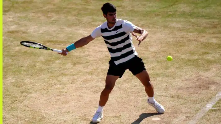 Carlos Alcaraz in action at the Queen's Club Championships