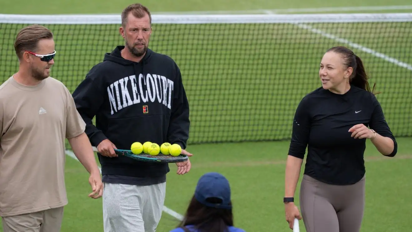 Amanda Anisimova with coaches Rick Vleeshouwers and Rob Brandsma