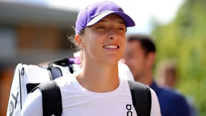 A smiling Iga Swiatek