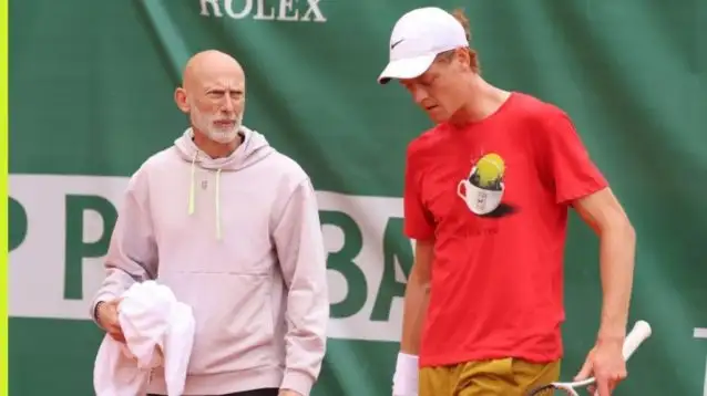 Jannik Sinner and fitness trainer Umberto Ferrara during a practice session.
