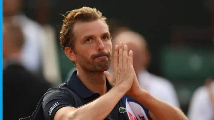 Julien Benneteau on court