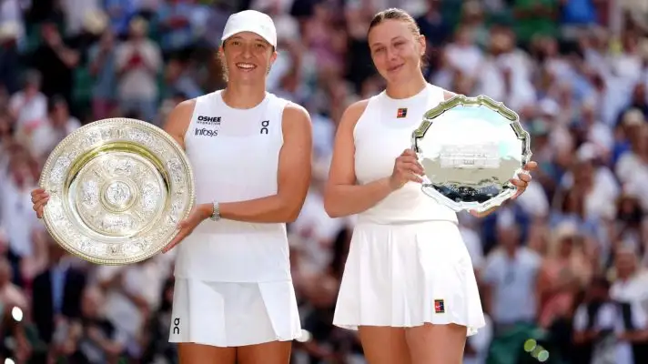 L-R: Iga Swiatek and Amanda Anisimova.