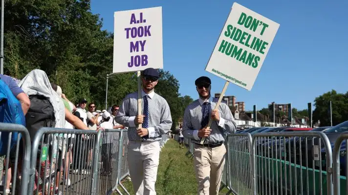 Line judges protesting at Wimbledon