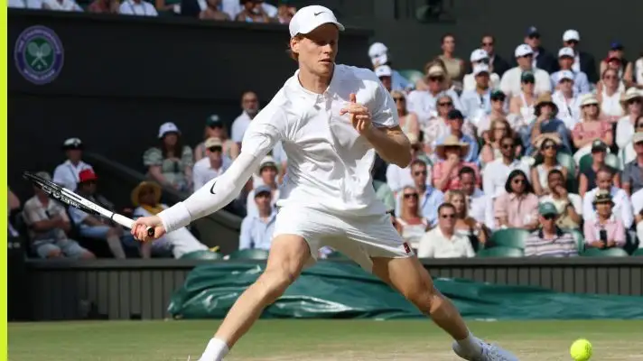 Jannik Sinner strikes a forehand
