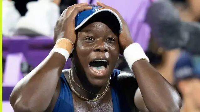 Victoria Mboko reacts