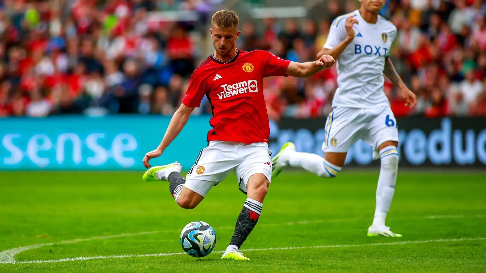 Mount Man Mount makes Man Utd debut as Ten Hag's side beat Leeds United 2-0 in ...