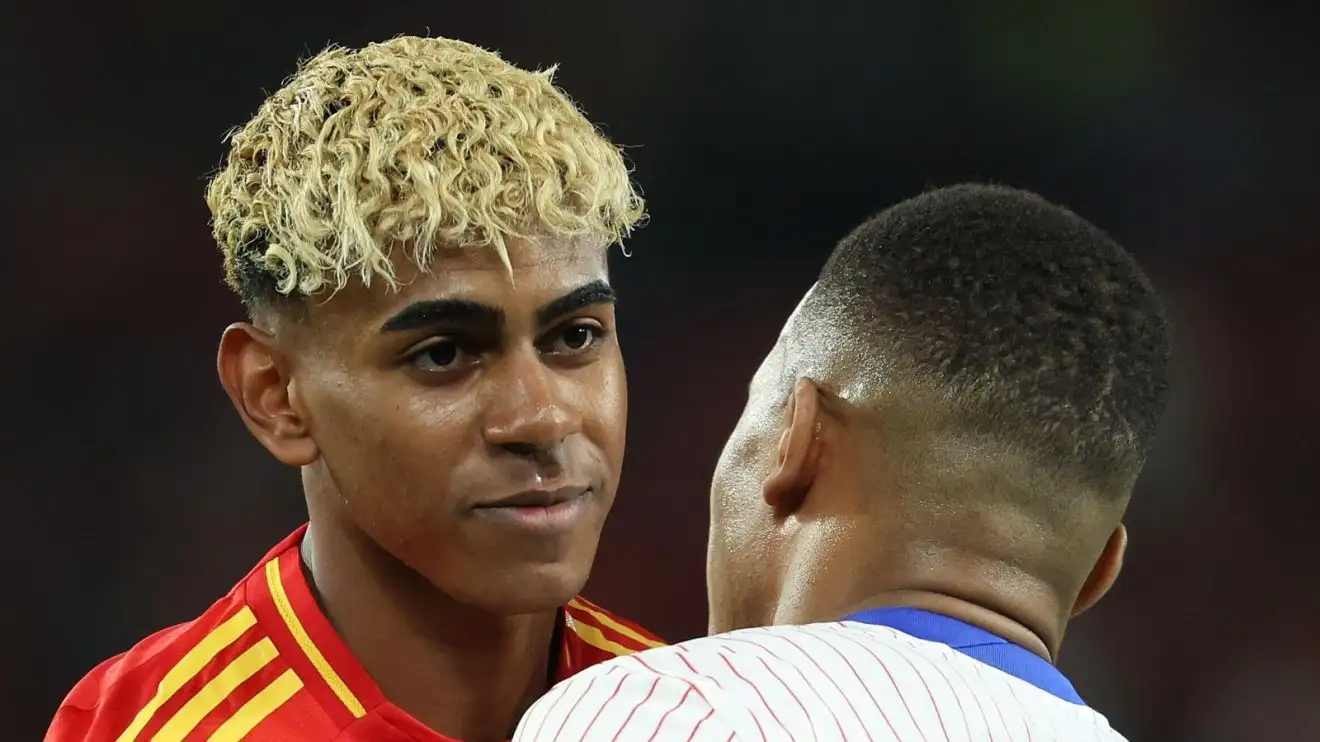 Football : les Espagnols Rodri et Aitana Bonmati remportent le Ballon d Football : les Espagnols Rodri et Aitana Bonmati remportent le Ballon d