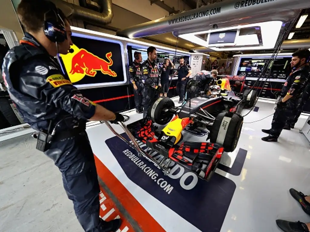 Renault boosted by Red Bull contracts