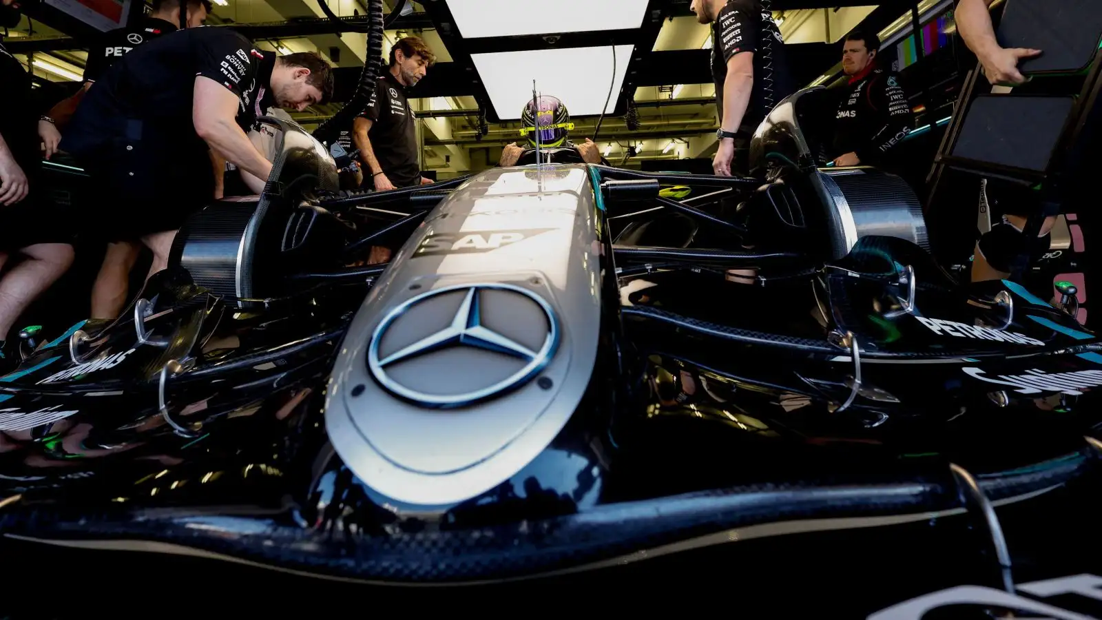 Lewis Hamilton delivers 'nowhere near' Red Bull warning after 'shock ...