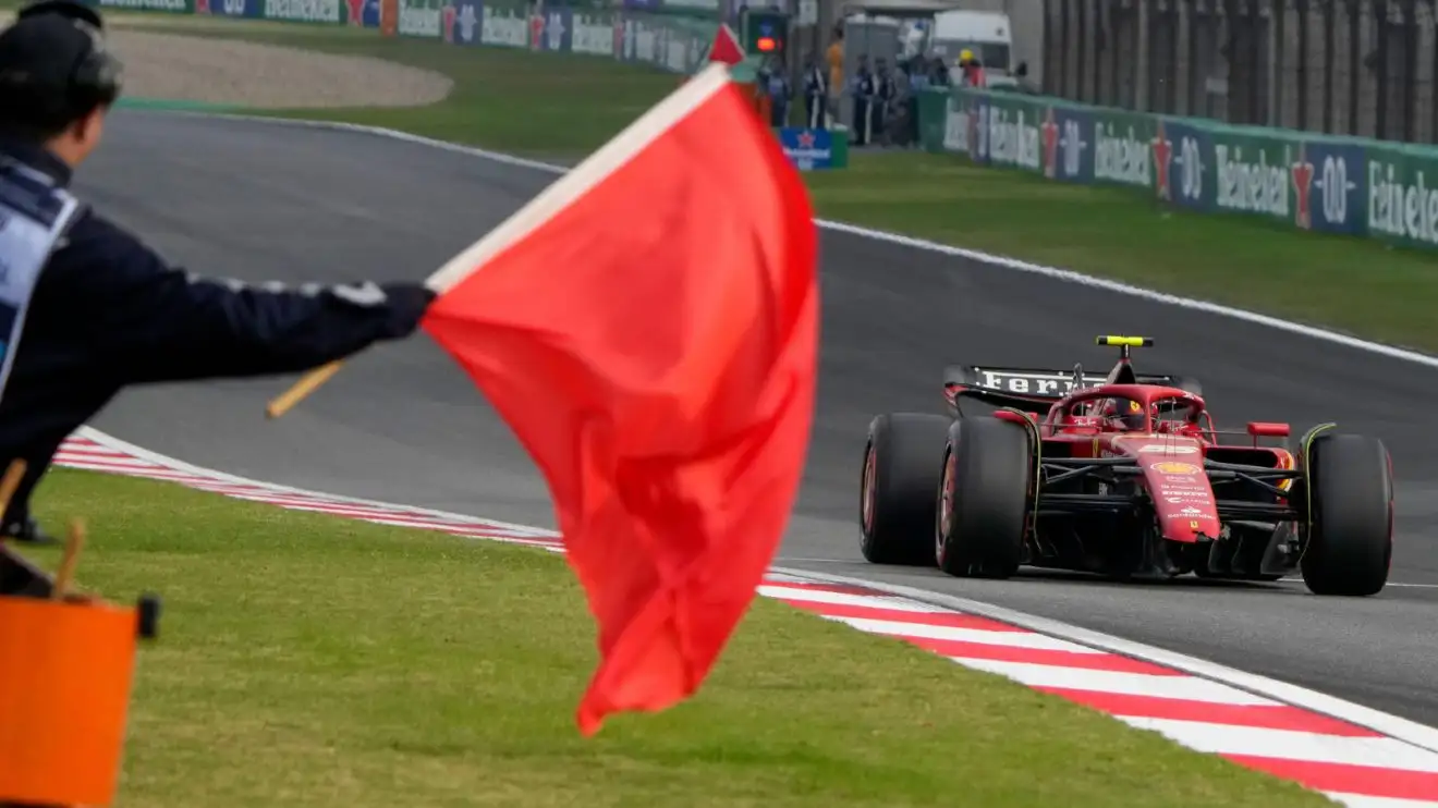 Gp Flags Carlos Sainz mistake brings out red flags during Chinese GP qualifying