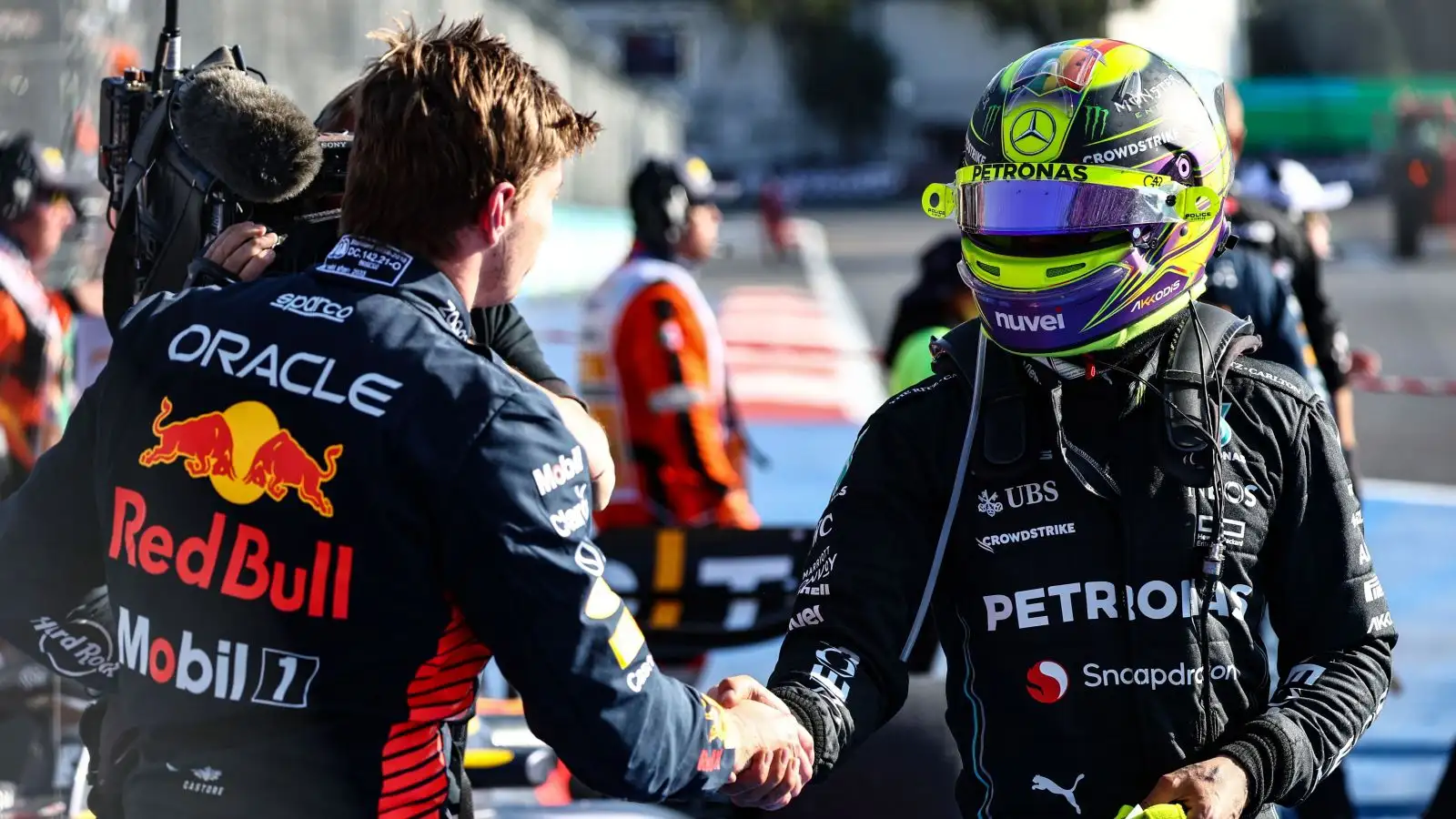 Lewis Hamilton attire l’attention de Martin Brundle en lui racontant sa réaction au Grand Prix du Mexique : PlanetF1